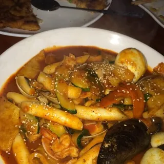 Spicy Rice Cakes with Seafood