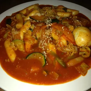 Spicy Rice Cakes with Ramen