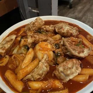 Spicy Rice Cakes with Potstickers