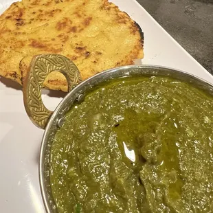 Sarsoan ka Saag/Makki ki Roti