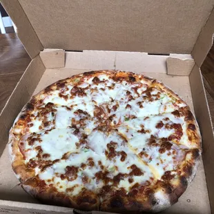 Large custom pizza. It is divine!!