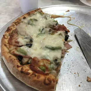 What was left after we devoured most of our medium House Supreme pizza. :)