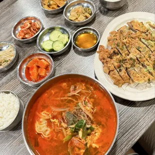 Yukgaejang with Mandu, Meat Jun