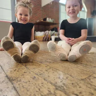 Tiny ballerinas in class with Tammy Felton.