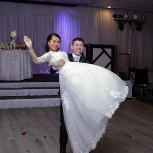 Danny Thomas Vang lifting Ann Wai-Yee Kwong