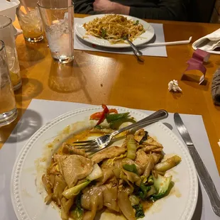 pad thai and drunken noodle