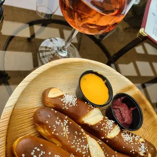 Pony Rosé and pretzels with cheese and cranberry mustard