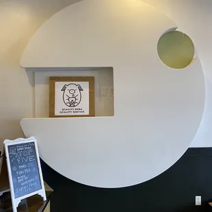 the entrance to the restaurant