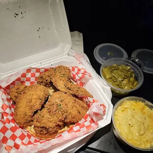 fried chicken and macaroni and cheese
