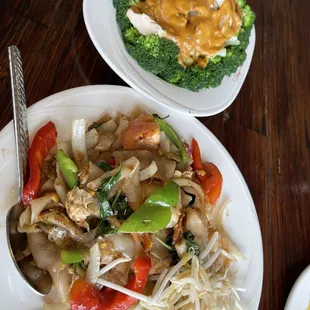 Phad Ke Mao and Lemon Grass Chicken