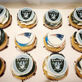 a dozen cupcakes in a box