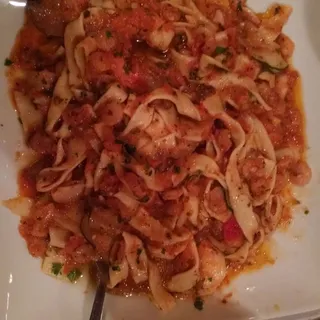 Fettuccine allo Zafferano in Salsa di Zucchine e Gamberetti