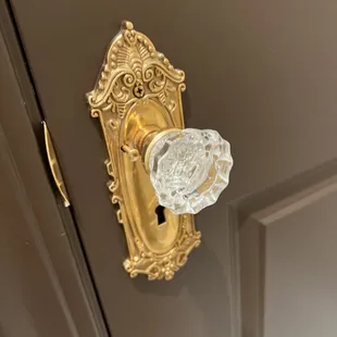 Love this door handle ! It's all in the details !