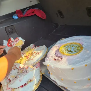 8 laryed cake