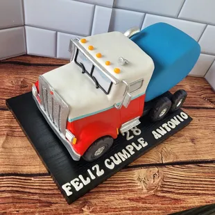 a semi truck cake