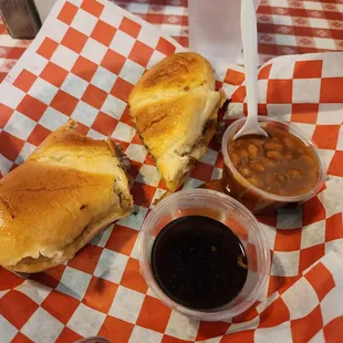 ows a sandwich and beans