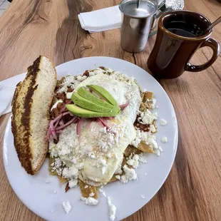 Chilaquiles verdes con chorizo