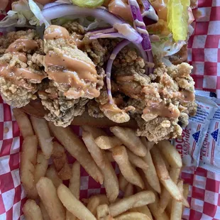 Oyster poboy (oysters fried medium)