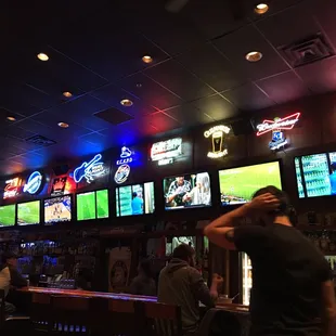 Great food and great place to watch a game!
