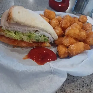 a sandwich and tater tots