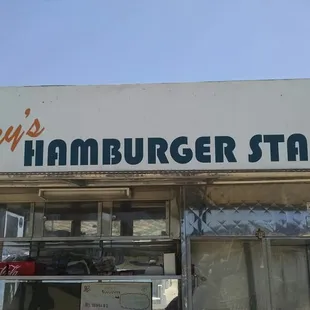 Fresh &amp; tasty burgers made to order, on the edge of the Marina Boardwalk at Rainbow Harbor.