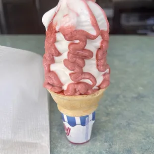 Ice cream with black cherry.