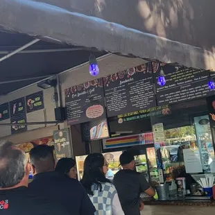 People love it's food and fast service.