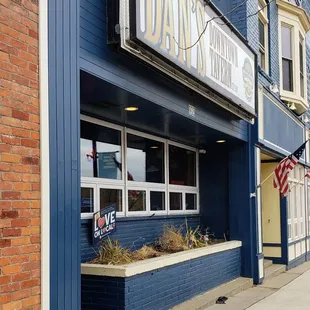 Storefront for Dan's
