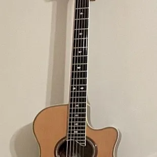 The first guitar I bought here about 8 years ago...several more since then.  Dan and his Crew will find the right guitar for you.