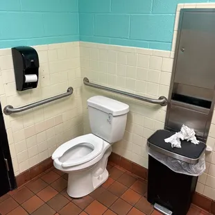 Uni.sex bathroom