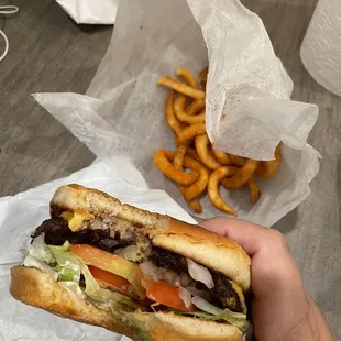 Cheeseburger, Curly Fries