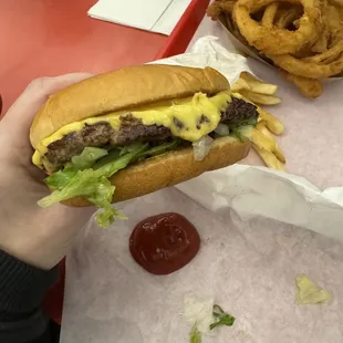 Regular cheeseburger