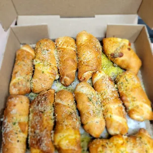 1 dozen peperoni rolls
