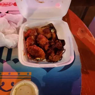 food, chicken wings and fried chicken