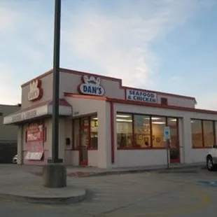 Dan&apos;s Seafood &amp; Chicken
