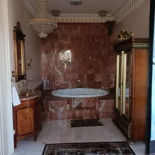Amazing tub!!! Don't forget the bubble bath!
