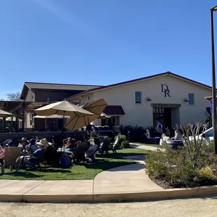 Cute grounds! Bustling too