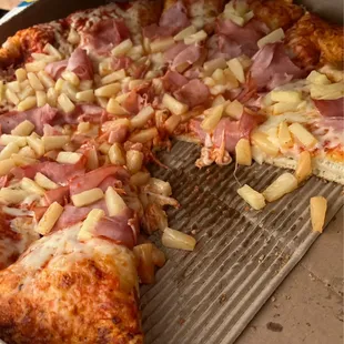 Pineapple and ham pizza
