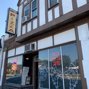 the outside of a restaurant