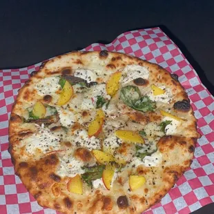 Peach pizzaaaa