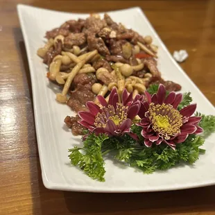 Lamb with mushrooms and walnuts