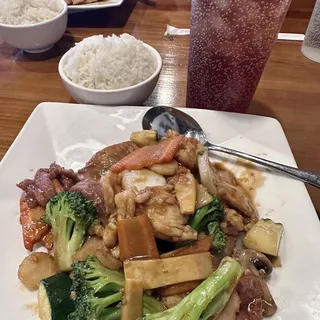 M26. Happy Family/Hunan Delight