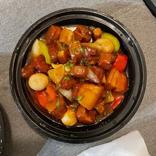 R1 .Braised Pork With Quail Eggs