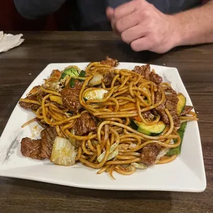 Lo mein with beef