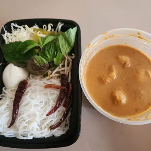 Fish Curry with Rice Vermicelli (but for some reason there was no tilapia, only fish balls).