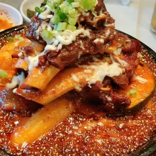 Spicy ribs sizzling pot