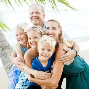 It's NOT too early to start thinking about (and booking!) your family holiday photos. Don't wait until the last minute!...