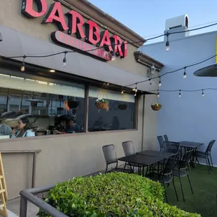 the outside of the restaurant