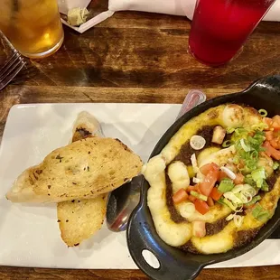 Shepherd's Pie with garlic toasts