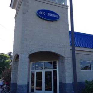 the entrance to abc liquors